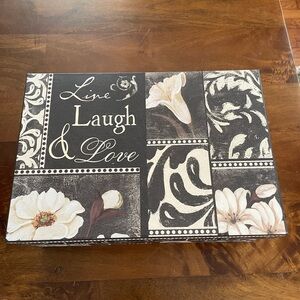 NWOT Live Laugh Love Decorative Box